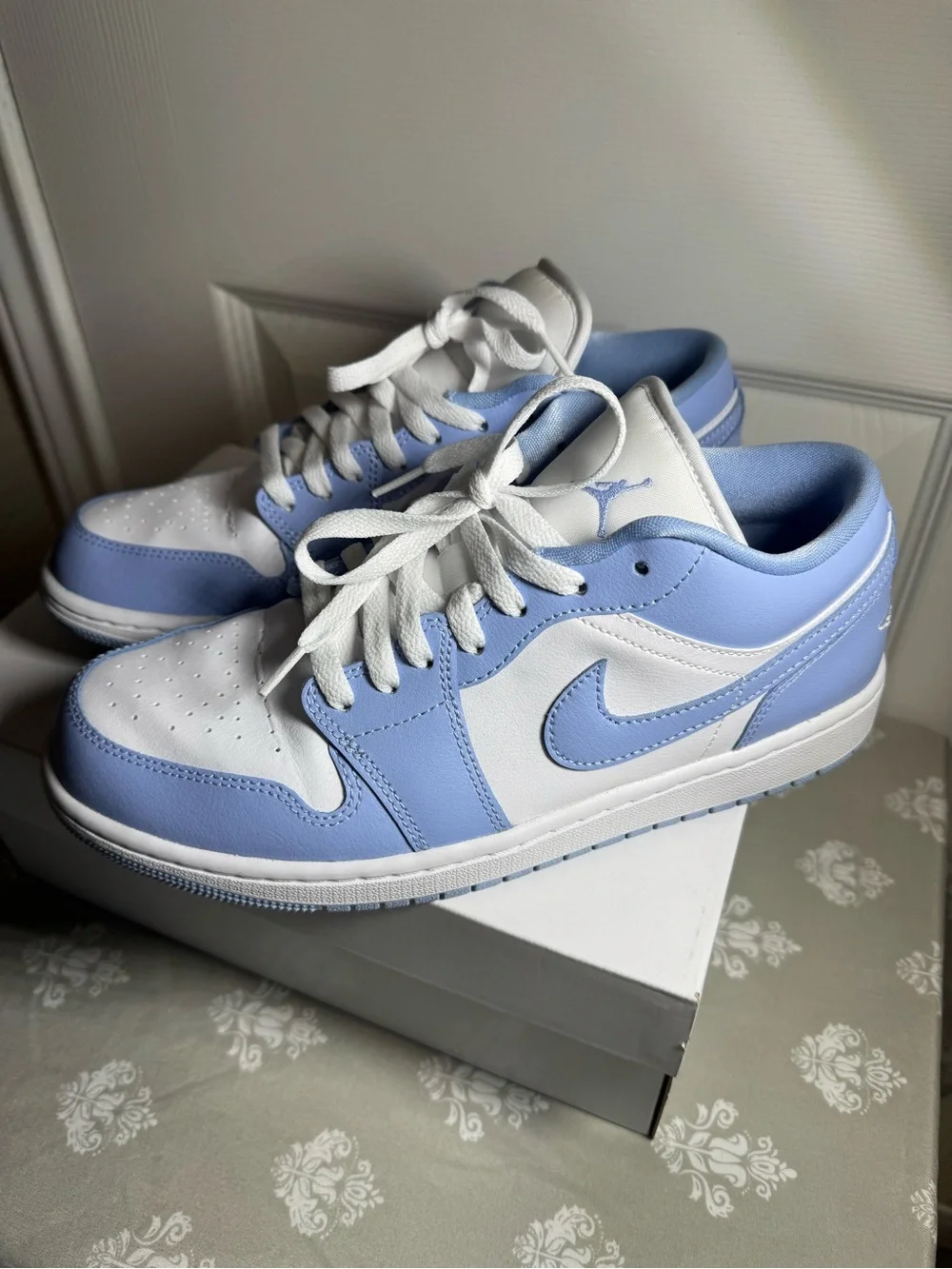 Nike Low Top Sneakers - White & Light Blue - Air Jordan 1 Low